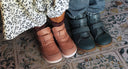 <p>BOTAS y BOTINES — INFANTIL</p><h3><em>Colección Otoño</em></h3><p>Botas y botines barefoot de la talla 22 a la 35, que protegen y cuidan los pies, con respeto y libertad. </p>