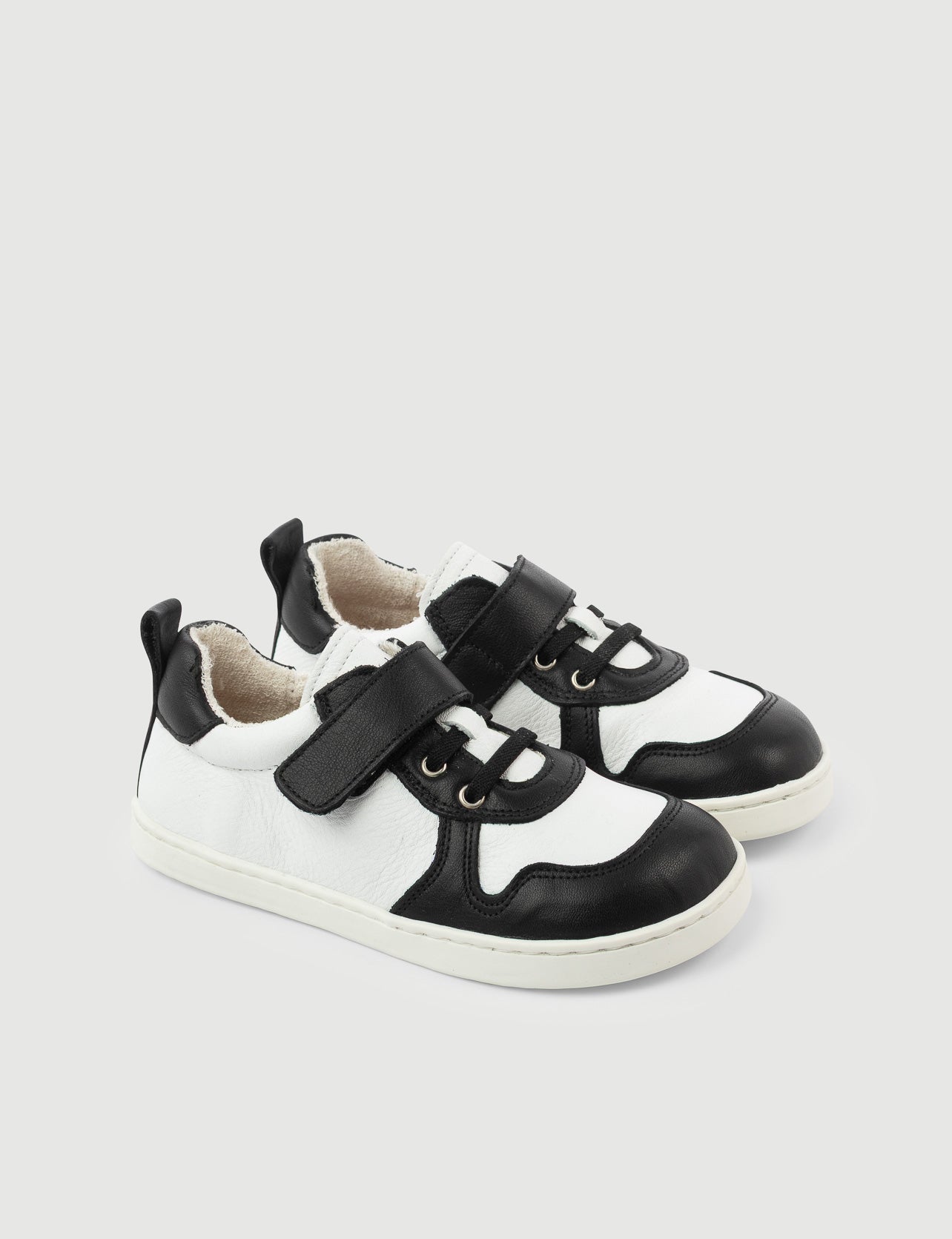 BAMBA BLANCA Y NEGRA - Zapato Barefoot Artesanal | SHUU BAREFOOT