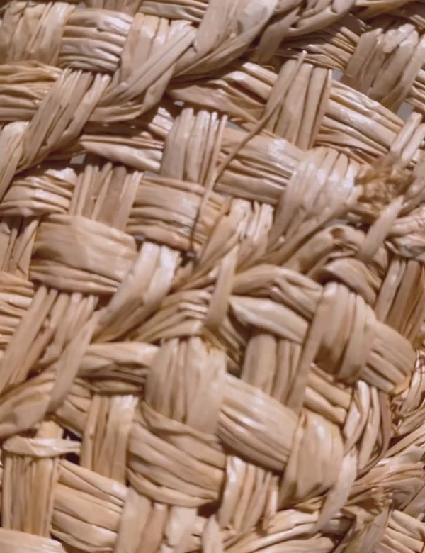 Video de la sandalia romana cuero en movimiento. SHUU Barefoot - calzado barefoot hecho en España.